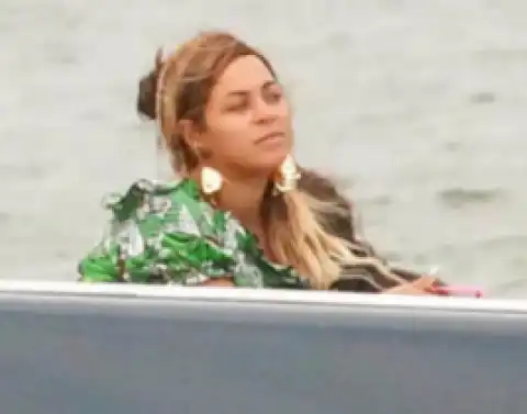 Beyonce Goes Completely Makeup Free While On A Boat Cruise (Photos)